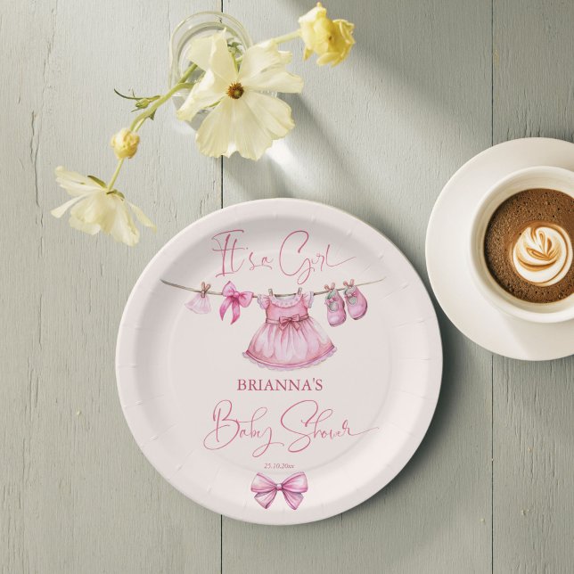Preppy pink Kleidung auf der Linie Baby Dusche Cus Pappteller (Preppy pink clothes on a line baby shower monogrammed customized paper plates personalized decor)