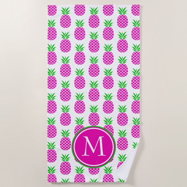 Preppy Pink und Green Ananas auf White Monogram Strandtuch (Vorderseite)