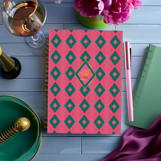Preppy Pink und Green Diamond Motif Mit Monogramm Planer (Preppy Trendy Pink and Green Diamond Motif Monogrammed Planner/ Soft Glossy Cover or Matte HardCover)
