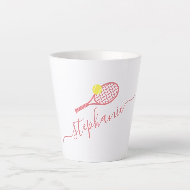 Preppy Tennis Monogram Personalisiert Pink  Milchtasse (Vorderseite)
