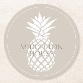 Preppy White Pineapple on Beige Personalized Runder Pappuntersetzer