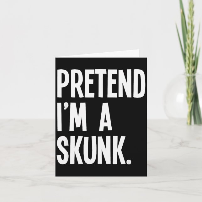 Pretend I'm A Skunk Funny Halloween Party Costume  Karte (Vorderseite)