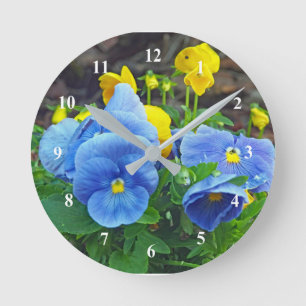 Pretty Blue and Yellow Pansy Floral Photo Runde Wanduhr