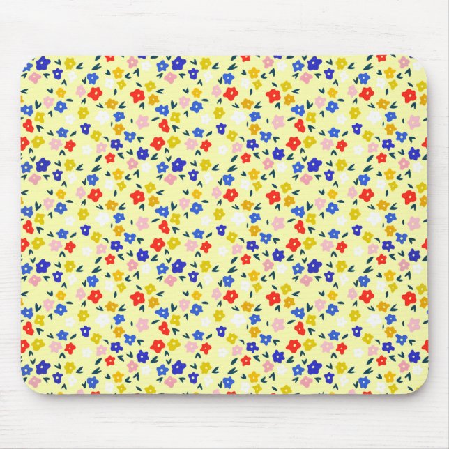 Pretty Dainty Cute Floral on Pastel Yellow Mousepad (Vorne)