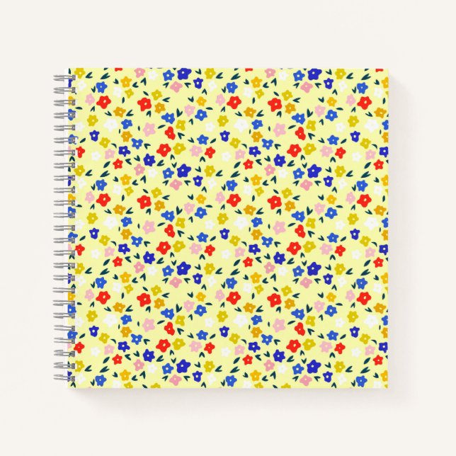 Pretty Dainty Cute Floral on Pastel Yellow Notizbuch (Vorderseite)