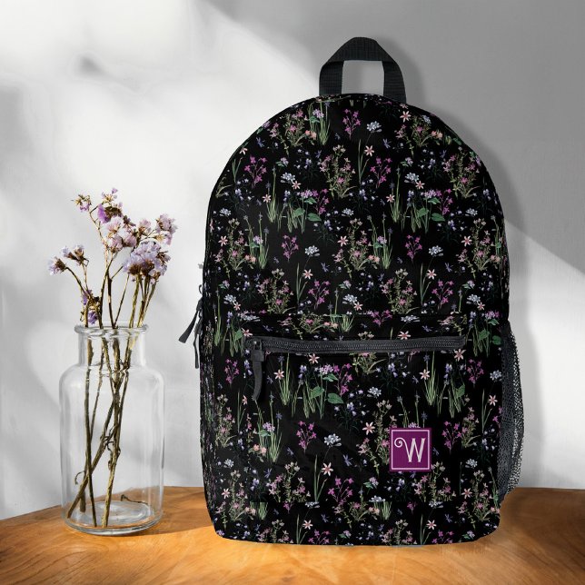 Pretty Ditsy FLoral Muster Black Violet Monogram Bedruckter Rucksack (Pretty ditsy floral pattern black and purple, romantic, cute, cottage garden, monogram backpack.)