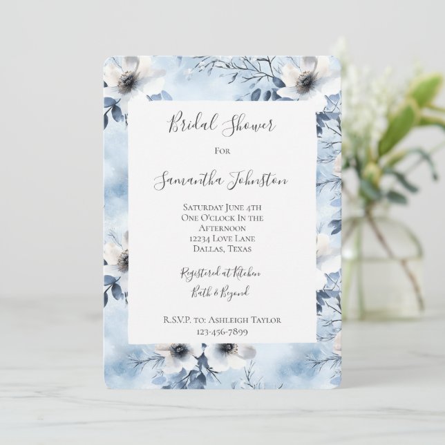 Pretty Light Blue White Flowers Bridal Shower Einladung (Stehend Vorderseite)