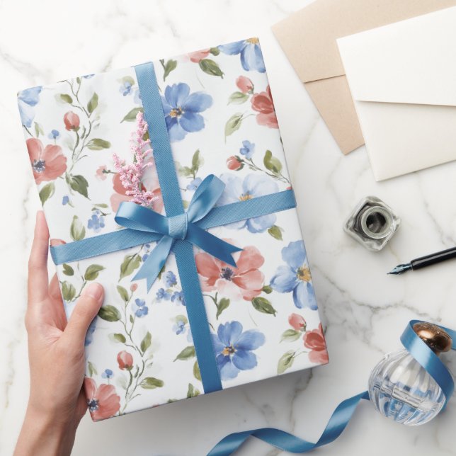 Pretty Red Blue Flowers Birthday Geschenkpapier (Schenken)