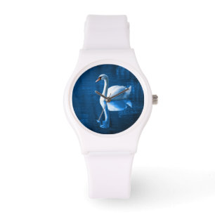 Pretty white swan floating on blue lake armbanduhr