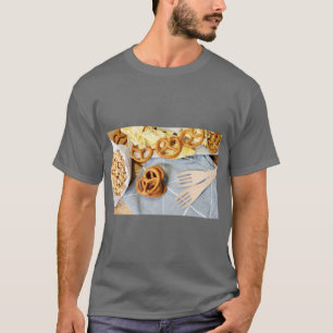 Pretzel-Design – Ein leckerer Twist aus Spaß und S T-Shirt
