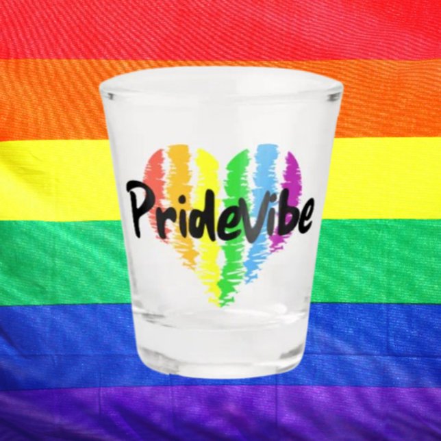 PrideVibe Logo Rainbow Herz Schnapsglas (Von Creator hochgeladen)