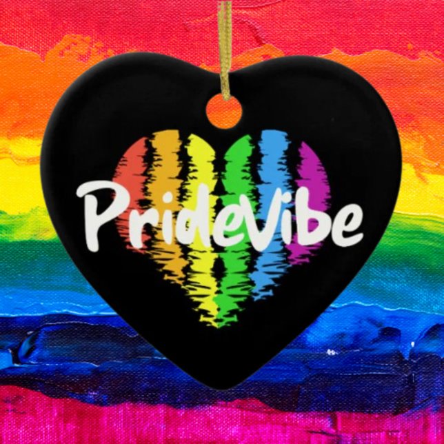 PrideVibe Rainbow Heart: Zeitloser Stolz Keramik Ornament (Von Creator hochgeladen)