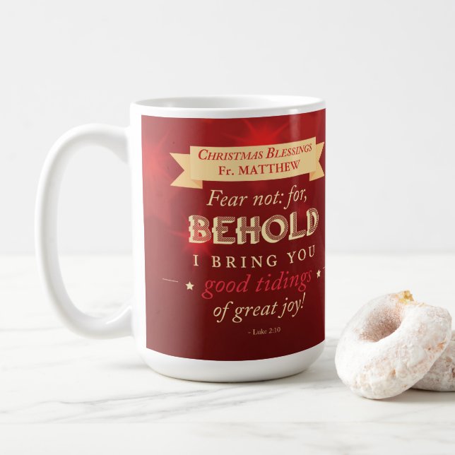 Priest Christmas Blessings Red, Gold Stars Kaffeetasse (Mit Donut)