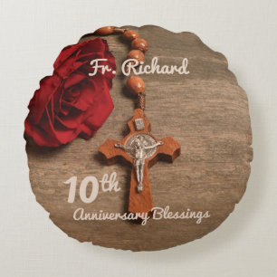 Priester 10. Ordination Jubiläum Rose und Rosary Rundes Kissen