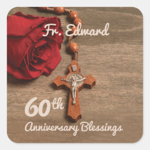 Priester 60. Ordination Jubiläum Rose und Rosary Quadratischer Aufkleber