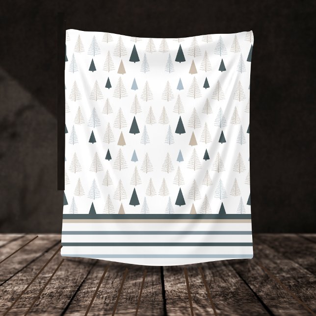 Primitive Kiefern auf Weiß Fleecedecke (Von Creator hochgeladen)