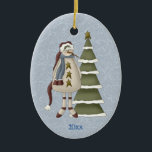Primitive Snowman Keramik Ornament<br><div class="desc">Dieser süße,  primitive Schneemann hat eine lange Weihnachtsmannmütze auf,  Sterne für Knöpfe und einen schönen warmen Schal. Er ist stehend neben einem schneebedeckten Baum vor einem Hintergrund blauer Wirbel. Die Rückseite des Ornaments hat den gleichen blauen Wirbel Hintergrund und kann personalisiert werden,  da es vollständig anpassbar ist.</div>