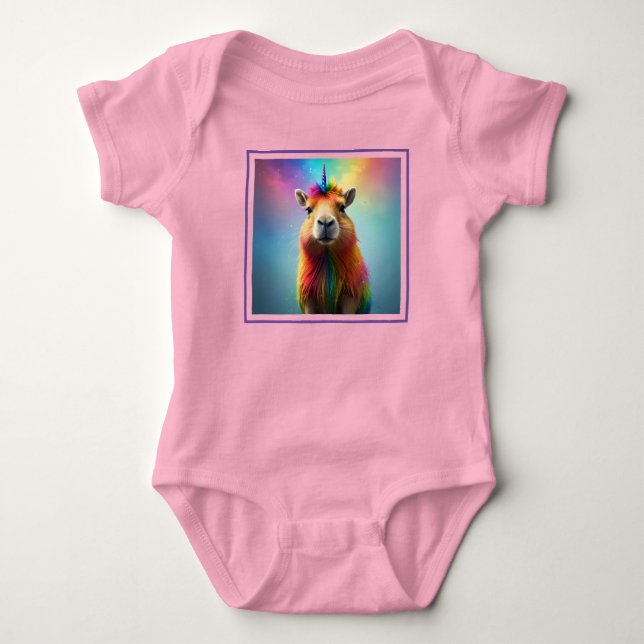 Prismhorn: Der Regenbogen Capybaraicorn Baby Strampler (Vorderseite)