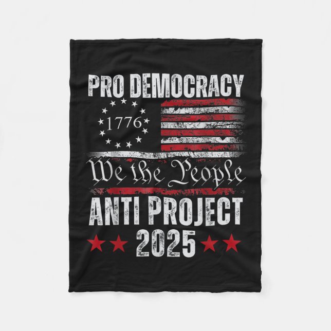 Pro Democracy Anti Project 2025 Stopp Project 2025 Fleecedecke (Vorderseite)