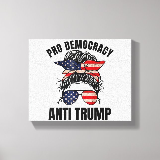 Pro Democracy - Anti Trump Messy Bun American Flag Leinwanddruck (Vorderseite)