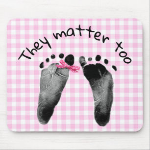 Pro-Life Baby Footprints auf Gingham Mousepad