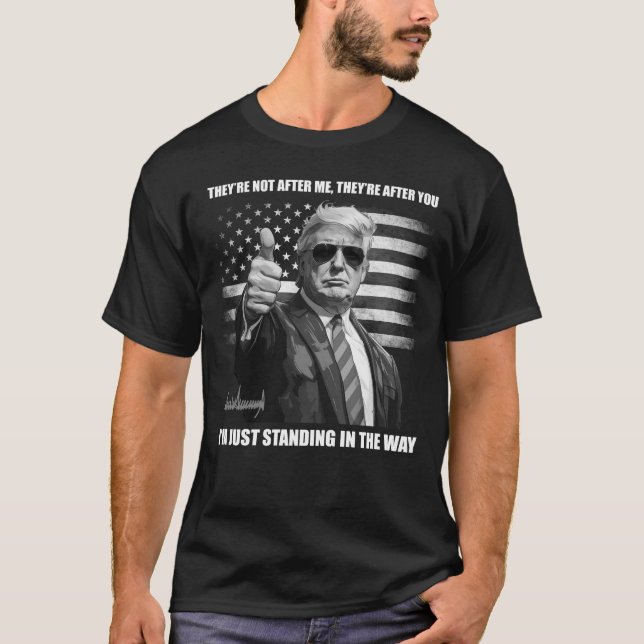 Pro-Präsident Trump "Ich bin nur Stehend" T-Shirt (Vorderseite)
