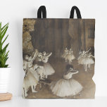 Probe des Balletts auf Bühne | Edgar Degas<br><div class="desc">Probe des Balletts auf der Bühne (1874) | Edgar Degas’ Ballett-Probe auf der Bühne erweckt einen intimen Augenblick hinter den Kulissen der Balletttänzer, die sich auf eine Aufführung vorbereiten. Die Komposition umfasst Tänzer, die sich ausstrecken, Posen praktizieren und sich an lässigen Gesprächen beteiligen, Set vor einem schattenhaften Hintergrund der Bühne....</div>