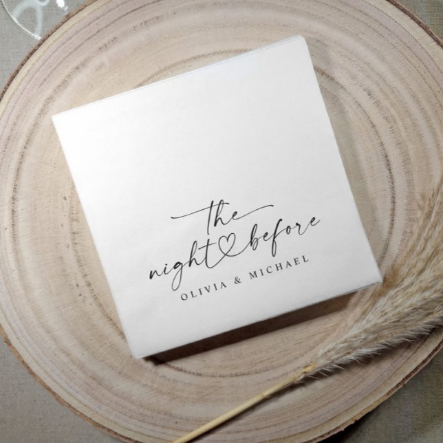 Probedinner am Abend Vor der Modernen Hochzeit Serviette (Modern black and white rehearsal dinner napkins with “the night before” script and heart design.)