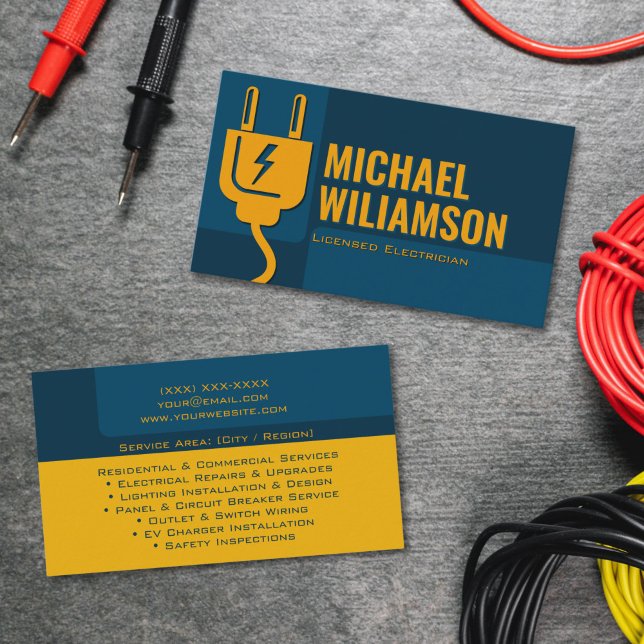 Professional Licensed Electrician Electrical Work Visitenkarte (Professional licensed electrician business card with bold typography and lightning bolt accent)