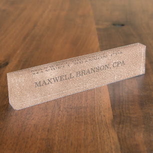 Professionelles braunes Lederschild mit Namen und Namensplakette
