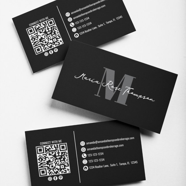 Professionelles modernes Monogramm Minimal QR-Code Visitenkarte (Minimalist black business card with personalized monogram and QR code for modern professionals.)