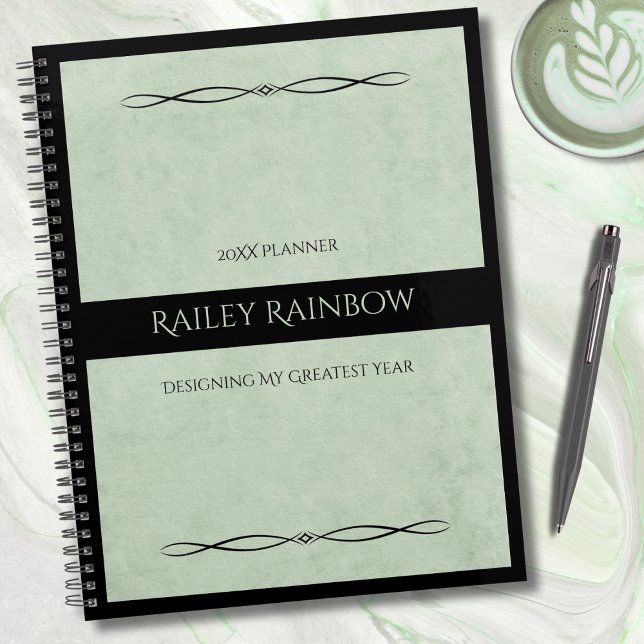Professionelles Salbeigrün Monogramm Verwaltung Planer (Show appreciation with this elegant and professional planner, the ideal gift for admins)