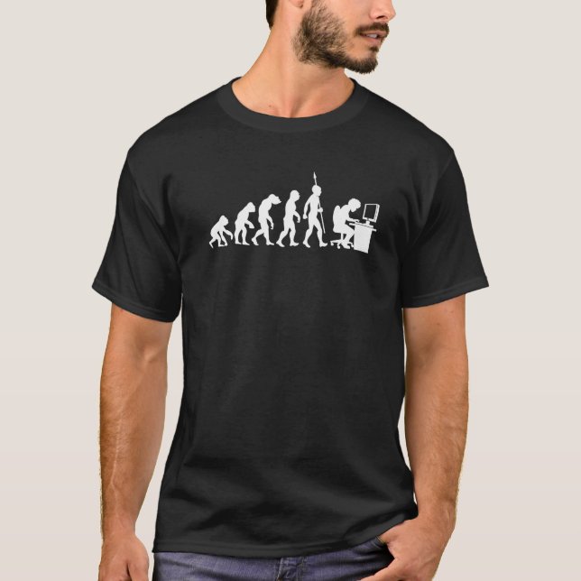 Programmierer arbeitet im Homeoffice Arbeitscomput T-Shirt (Vorderseite)