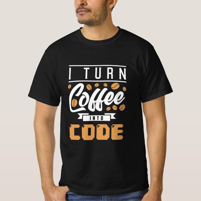 Programmierer machen Kaffee in Code T-Shirt (Vorderseite)