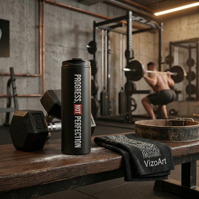 Progress Not Perfection Motivation Gym Thermosbecher (Progress Not Perfection. The ultimate gym tumbler by VizoArt Studio. Get yours and crush your goals!)