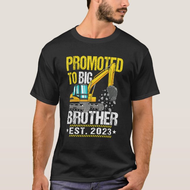 Promoted to Big Bro 2023 Leveled up to Big Brother T-Shirt (Vorderseite)