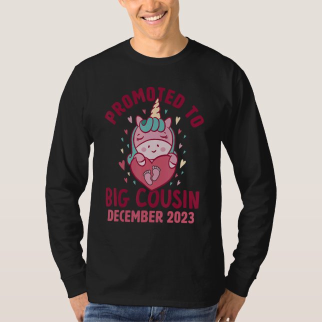 Promoted to Big Cousin December 2023 Unicorn Heart T-Shirt (Vorderseite)