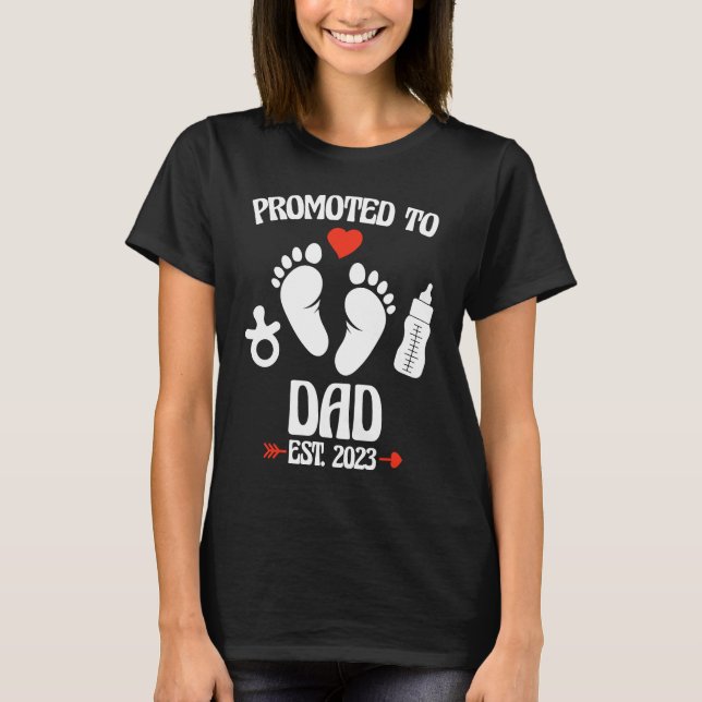 Promoted To Dad 2023 First Time New Father Pregnan T-Shirt (Vorderseite)