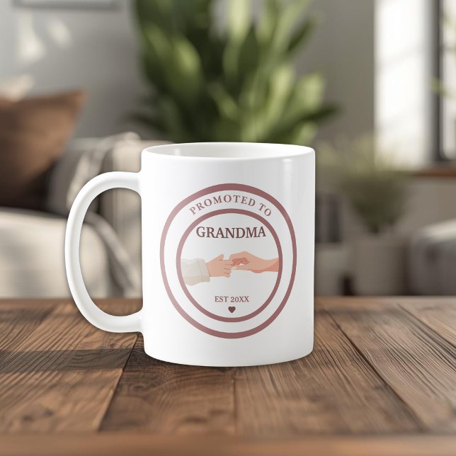 Promoted to Grandma Est. 20XX  Kaffeetasse (Von Creator hochgeladen)