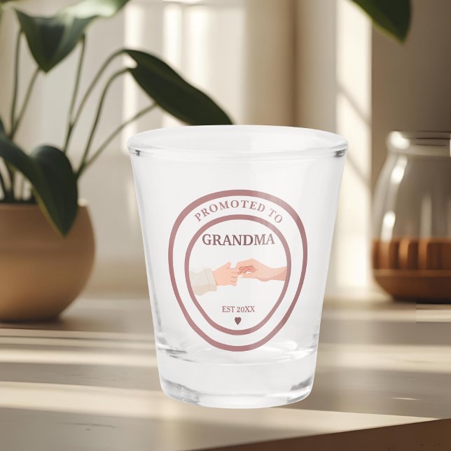 Promoted to Grandma Est. 20XX Shot Glass Schnapsglas (Von Creator hochgeladen)