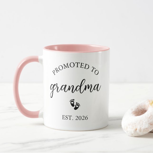 Promoted to Grandma Mug Pregnancy Announcement Tasse (Mit Donut)