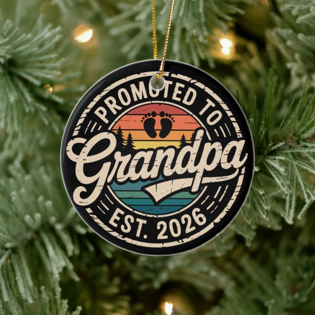 Promoted To Grandpa Est 2026 Pregnancy Retro Keramik Ornament (Baum)