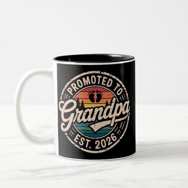 Promoted To Grandpa Est 2026 Pregnancy Retro Zweifarbige Tasse (Links)