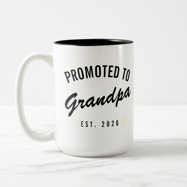 Promoted to Grandpa Est. 2026 Zweifarbige Tasse (Links)