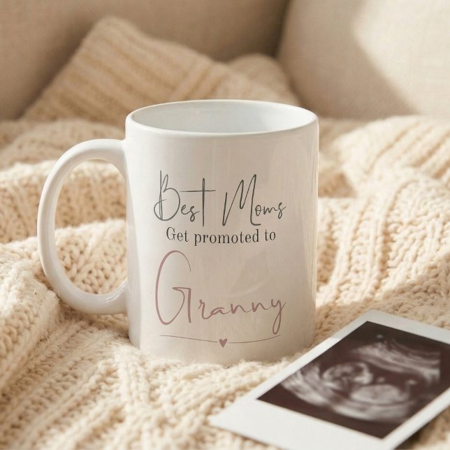 Promoted to Granny Gift Pregnancy Announcement Kaffeetasse (Best moms get promoted to Granny mug
)