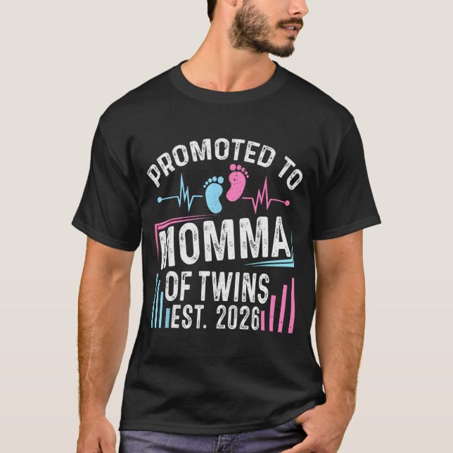 Promoted To Momma Of Twins Est 2026 Baby Shower Vi T-Shirt (Vorderseite)