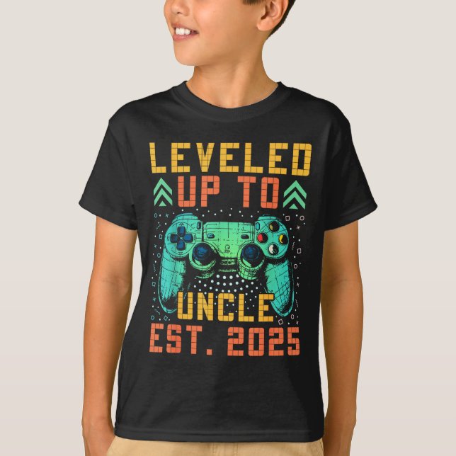 Promoted To Uncle 2025 Leveled Up To Uncle Est 202 T-Shirt (Vorderseite)