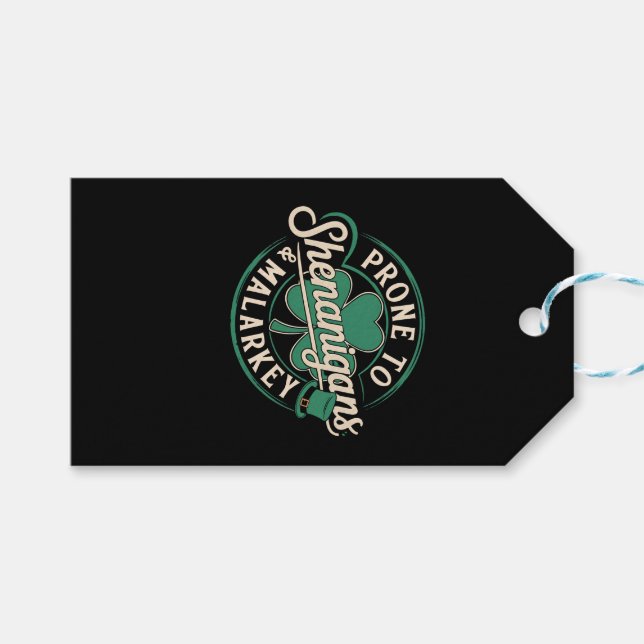 Prone to Shenanigans & Malarkey St Patrick's Day Geschenkanhänger (Vorderseite (Horizontal))