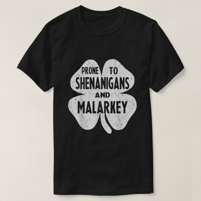 Prone to Shenanigans und Malarkey Funny St Patrick T-Shirt (Design vorne)