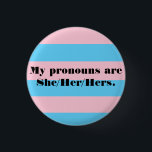 Pronouns Button - sie<br><div class="desc">Das perfekte Button für eine Transfem- oder Transfem-Person,  die ihre Aussprache zu laut und klar will.</div>
